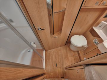 Fahrzeugabbildung HYMER / ERIBA / HYMERCAR B-KLASSE MODERN COMFORT BMC-I 680 PREMIUM