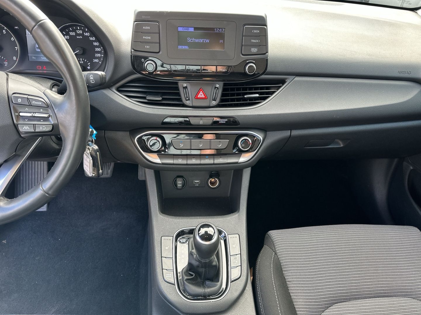 Fahrzeugabbildung Hyundai i30cw DCT Automatik +KLIMA + SITZHEIZUNG + TEMPO