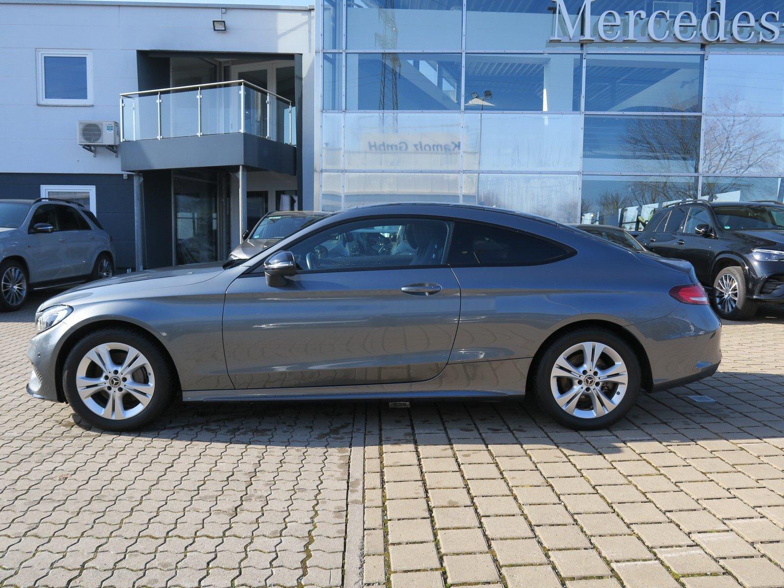 Mercedes-Benz C 180 Coupé AMG Line Night Panoramadach LED Navi