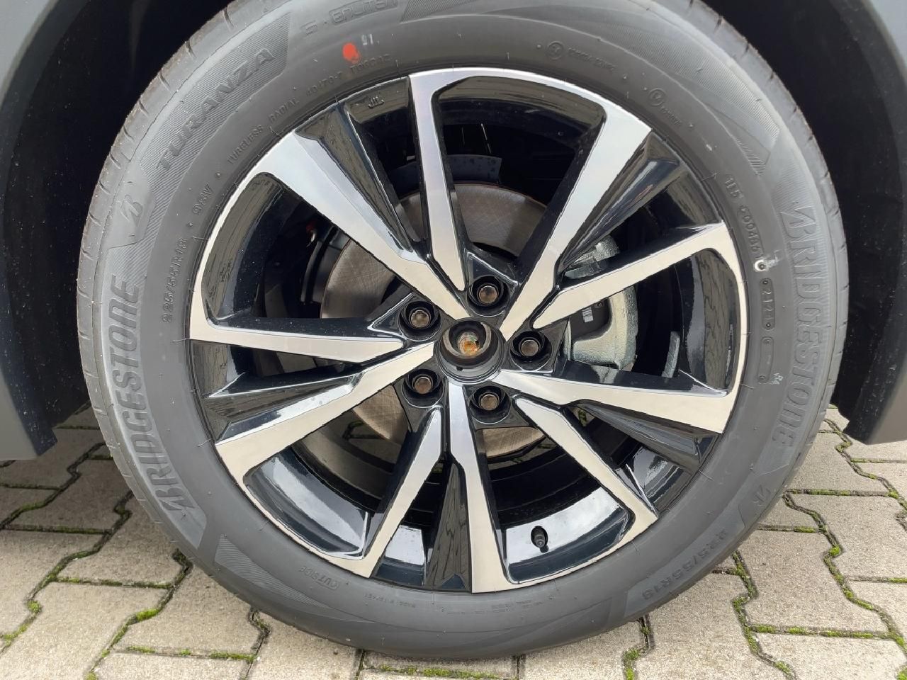 Fahrzeugabbildung Toyota C-HR 2.0 Hybrid Team D + Technik-Paket