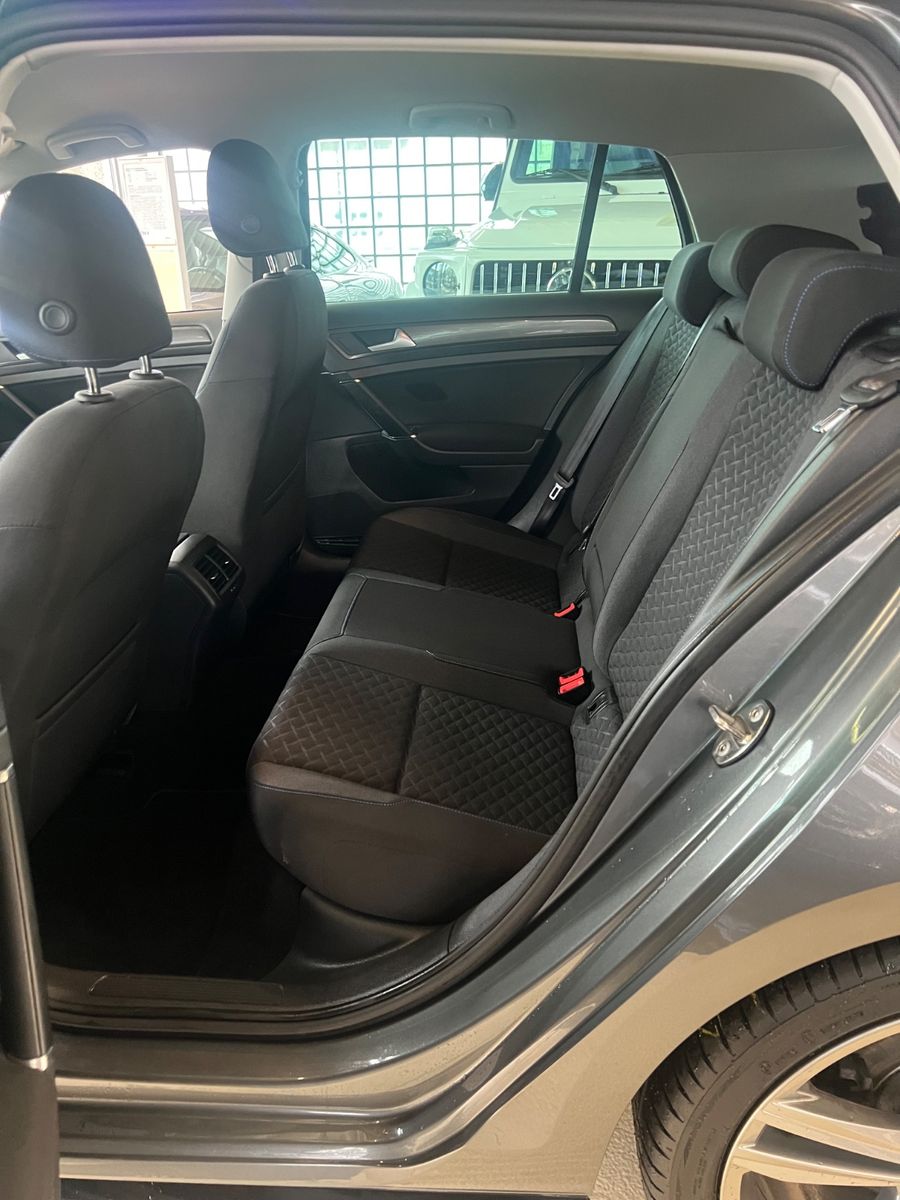 Fahrzeugabbildung Volkswagen Golf VII Lim. 1.5 TSI DSG Join R line *ACC*