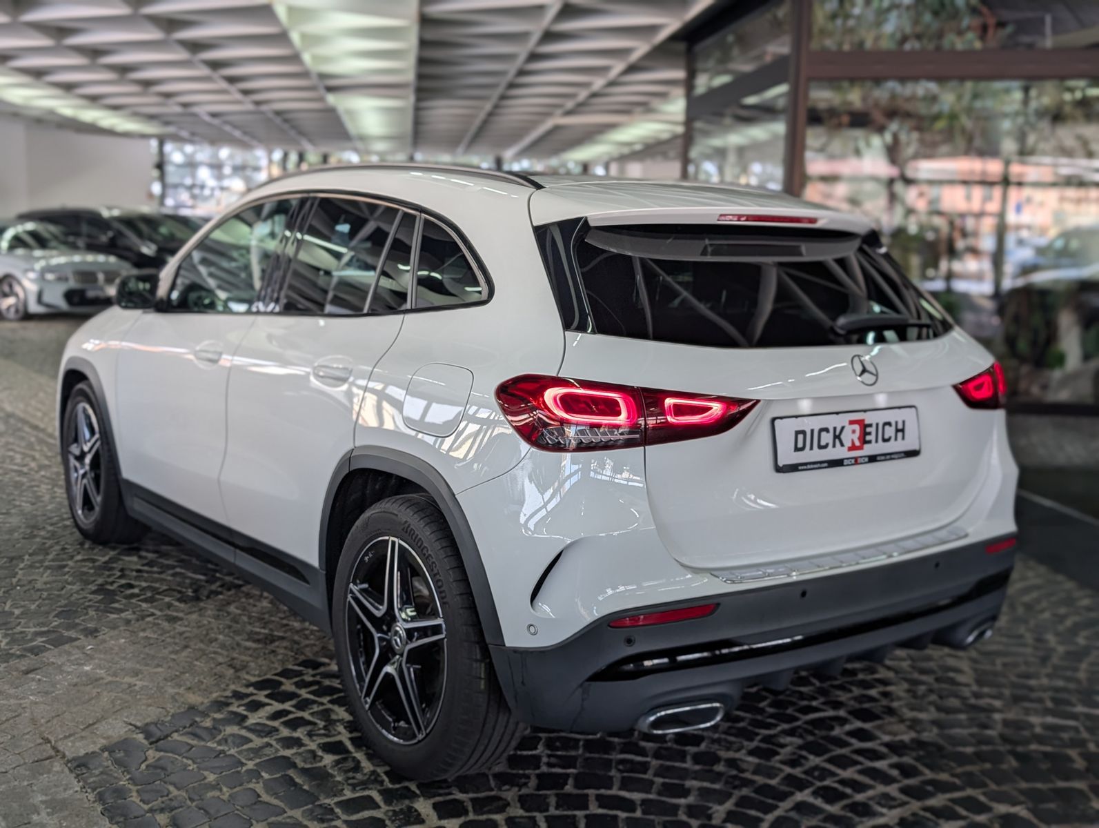 Fahrzeugabbildung Mercedes-Benz GLA 200 d AMG NIGHT PANO ALCANTARA MULTIBEAM 19"