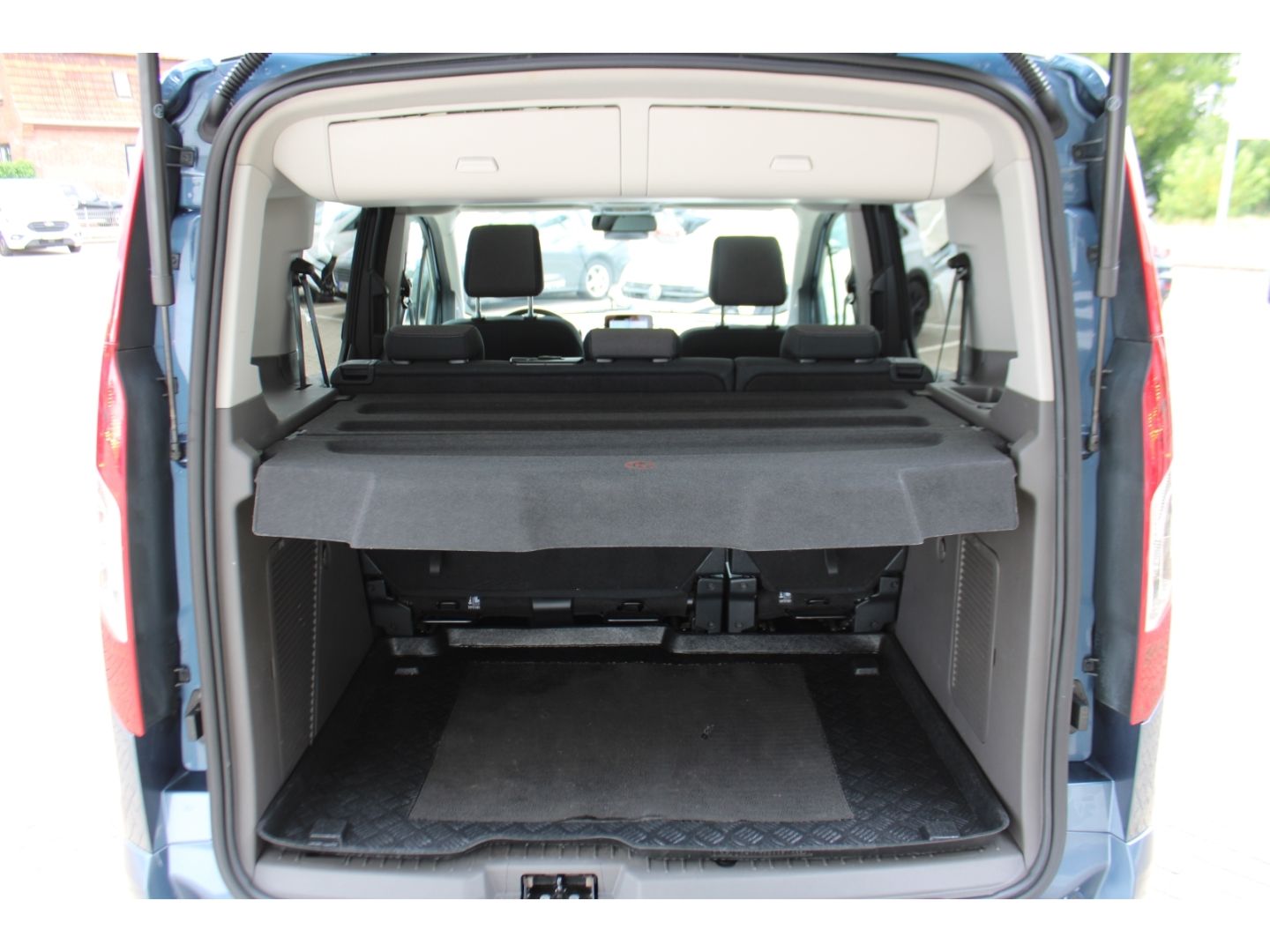 FORD Tourneo Connect 1.5 TDCi Titanium Xenon Navi AHK - Image 9