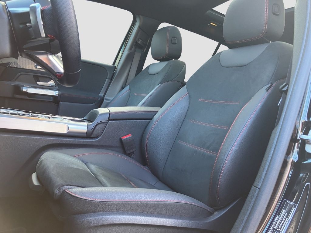 Fahrzeugabbildung Mercedes-Benz GLB 200 AMG*NIGHT*AHK*PANO*DISTR*MEMO*KEYL*MULTI