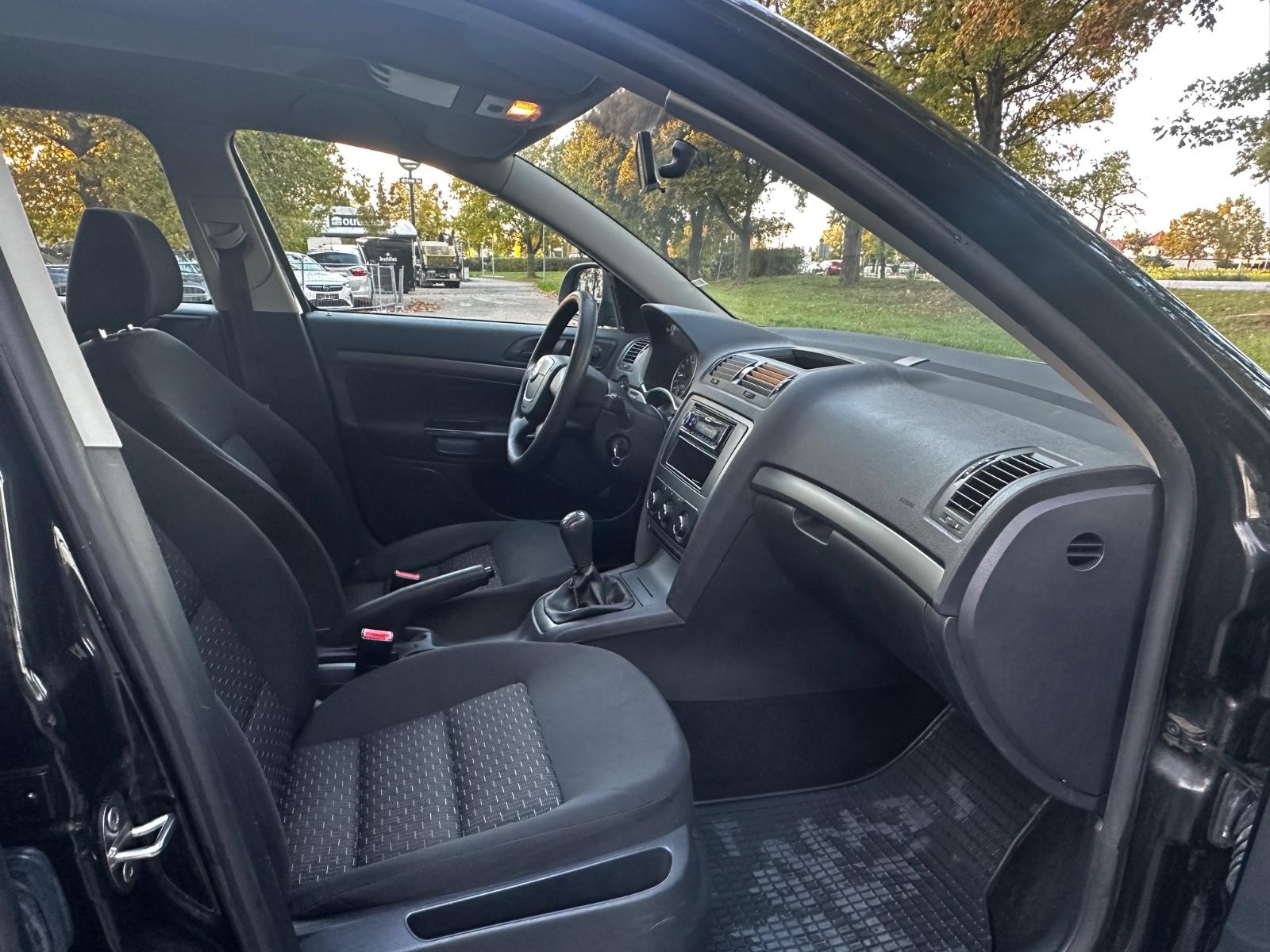 Skoda Octavia 2011 — photo 16