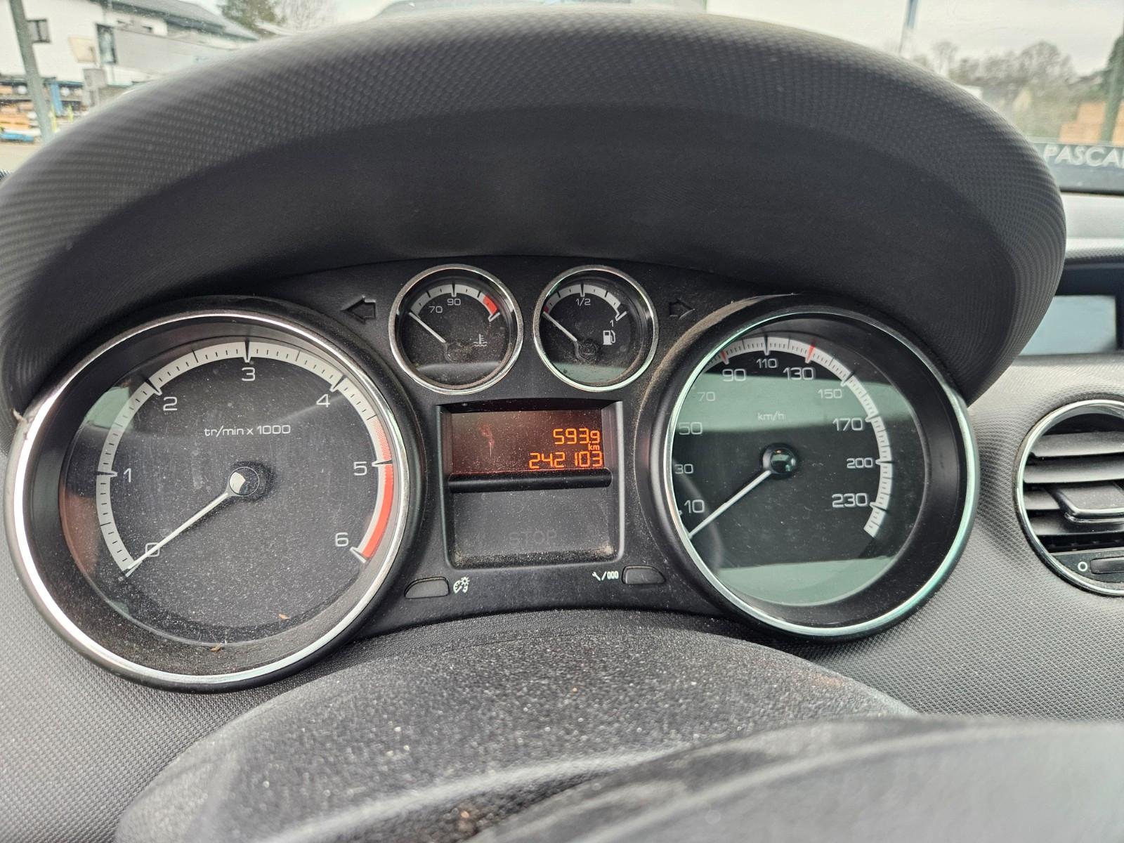 Peugeot 308 2013 — photo 16