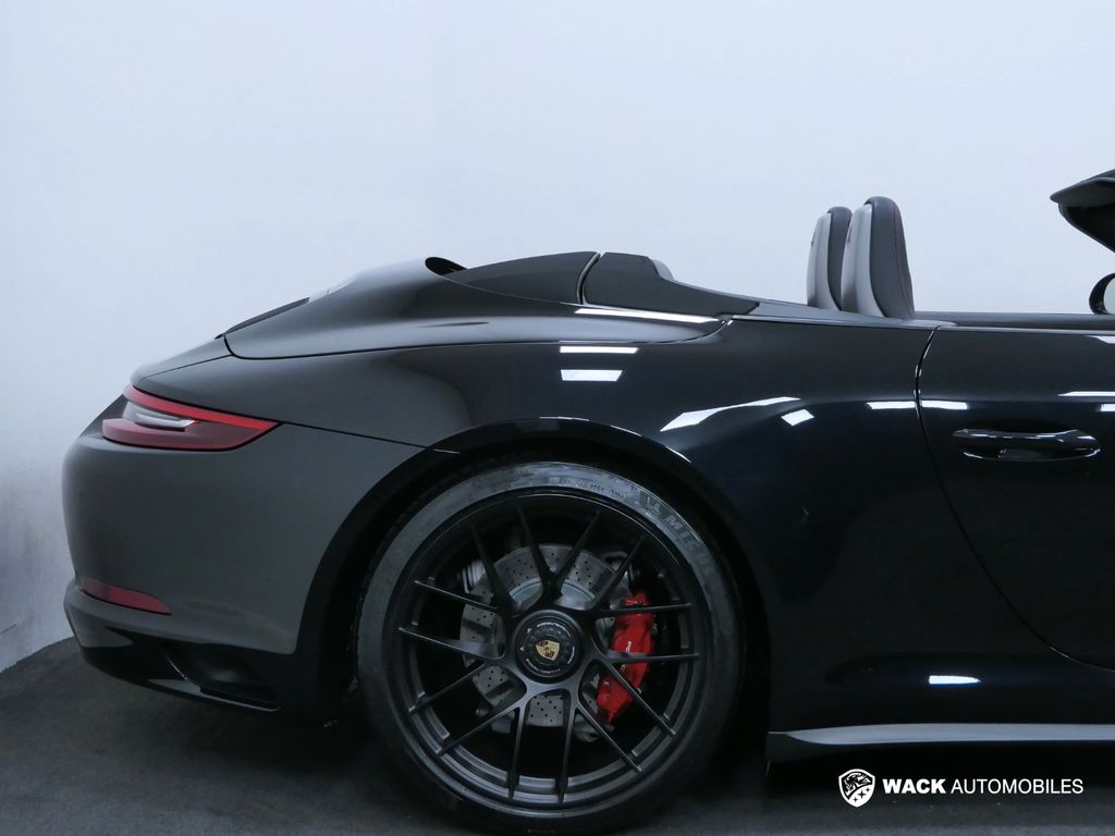 PORSCHE 911 2018