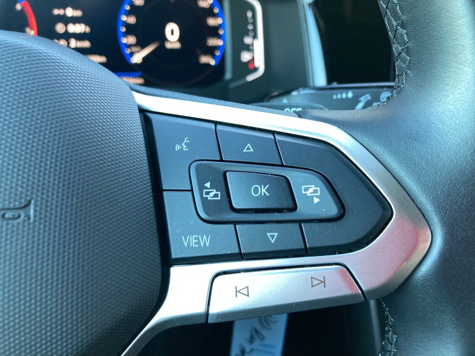 Fahrzeugabbildung Volkswagen Polo TSI Active DSG LED Navi ACC PDC SH
