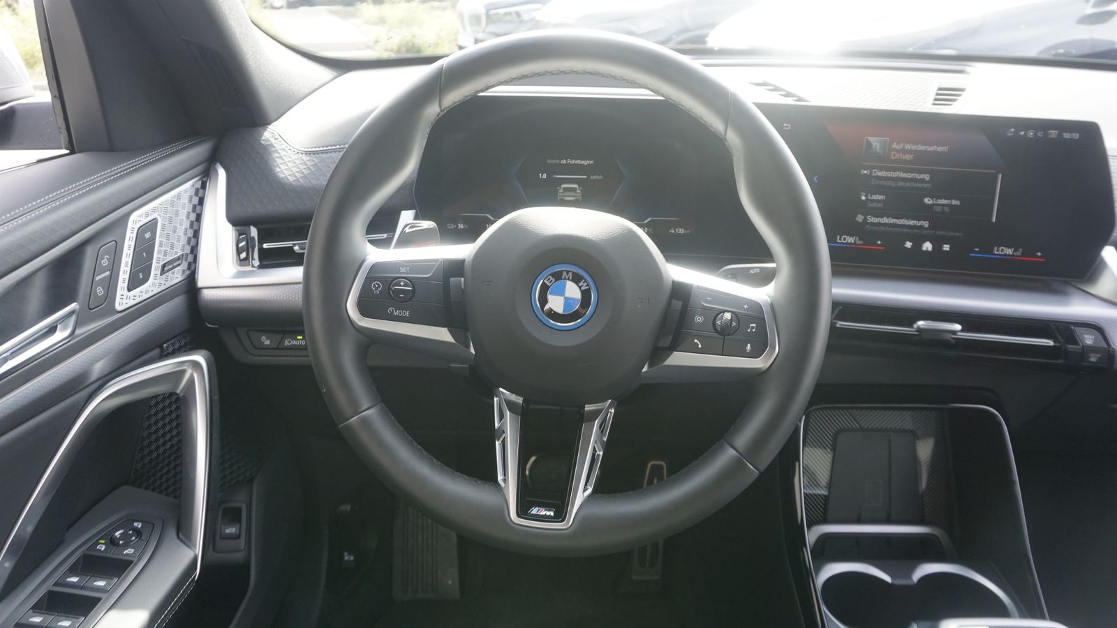 BMW iX2 - Bild 13