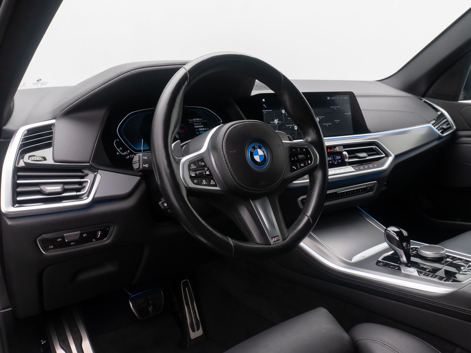 Fahrzeugabbildung BMW X5 xD45e M Sport HUD Kamera AHK Alarm DAB 21Zoll