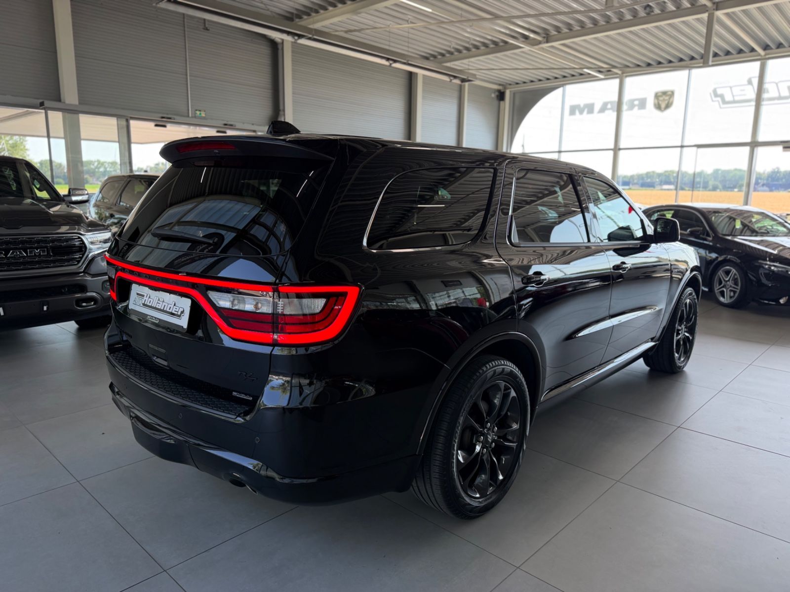 Fahrzeugabbildung Dodge Durango 5,7 HEMI R/T LPG Black-Top 7-Sitzer