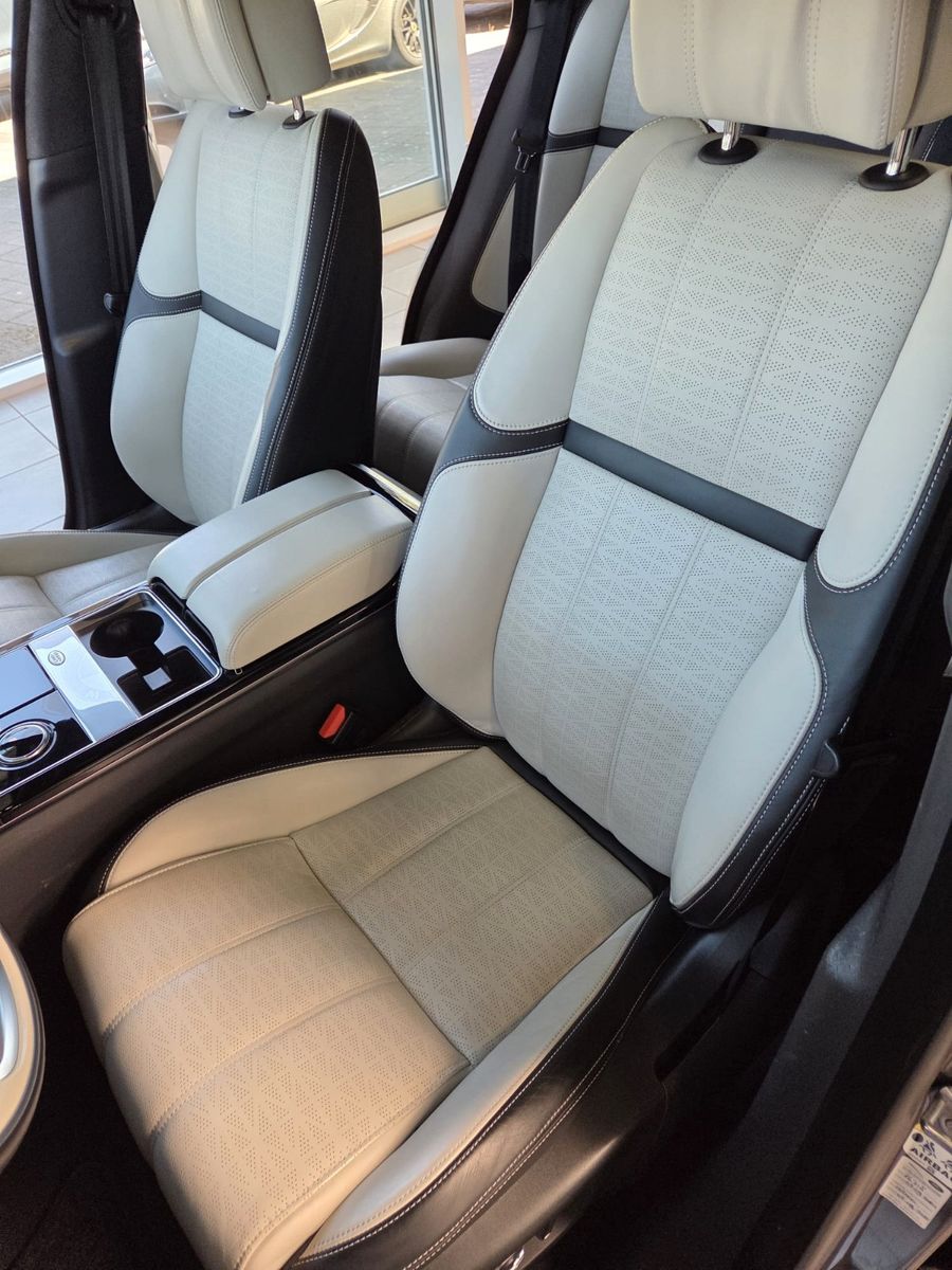 Fahrzeugabbildung Land Rover Range Rover Velar First Edition