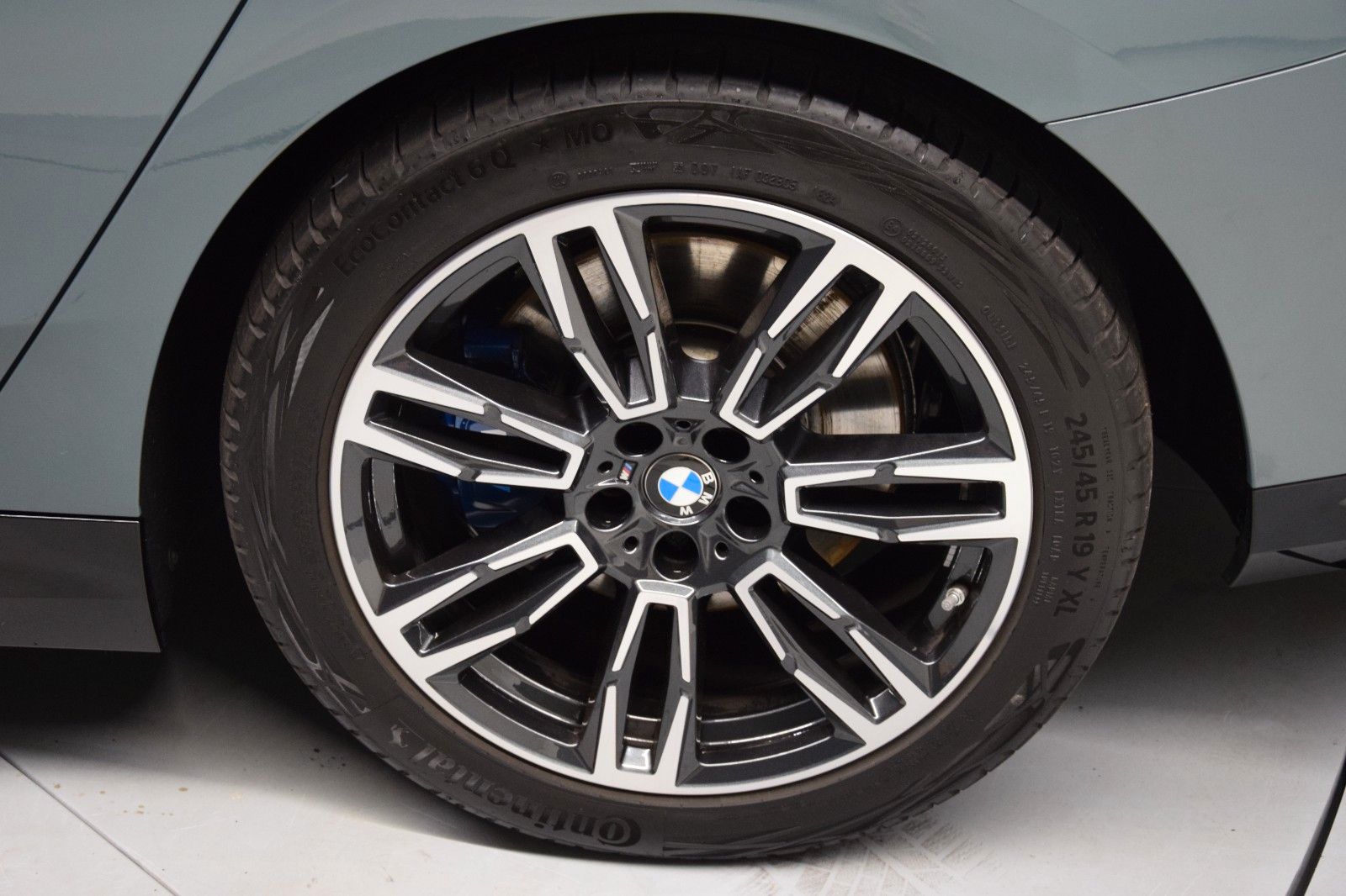 Fahrzeugabbildung BMW 520d xDrive Tour M Sport Pro Iconic Glow Stndhzg