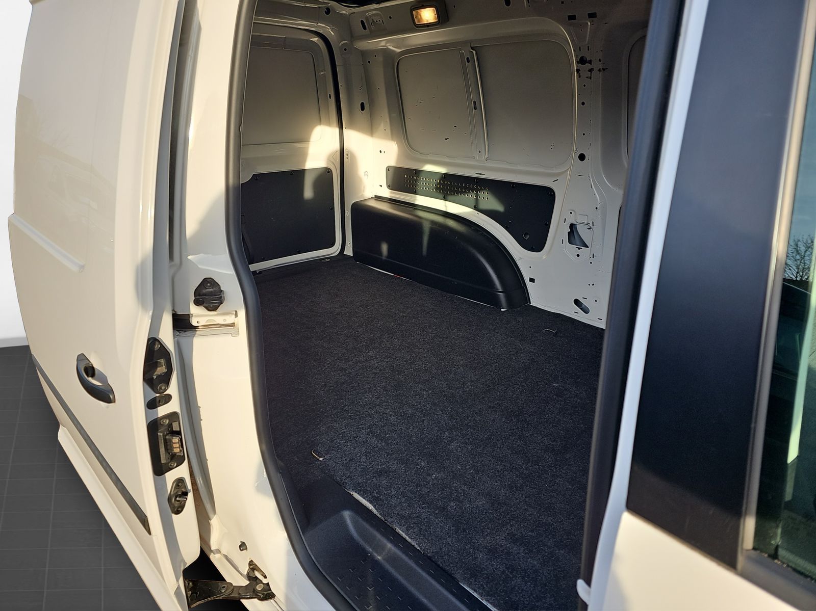 Fahrzeugabbildung Volkswagen Caddy Maxi 2.0 TDI Kasten EcoProfi Klima Tempoma