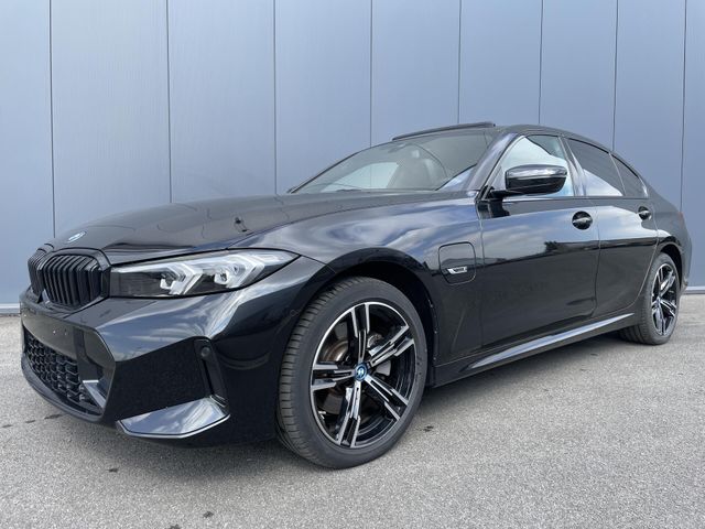 BMW 330 e M Sport CC BLIS CAM HEAT SUNROOF 18"