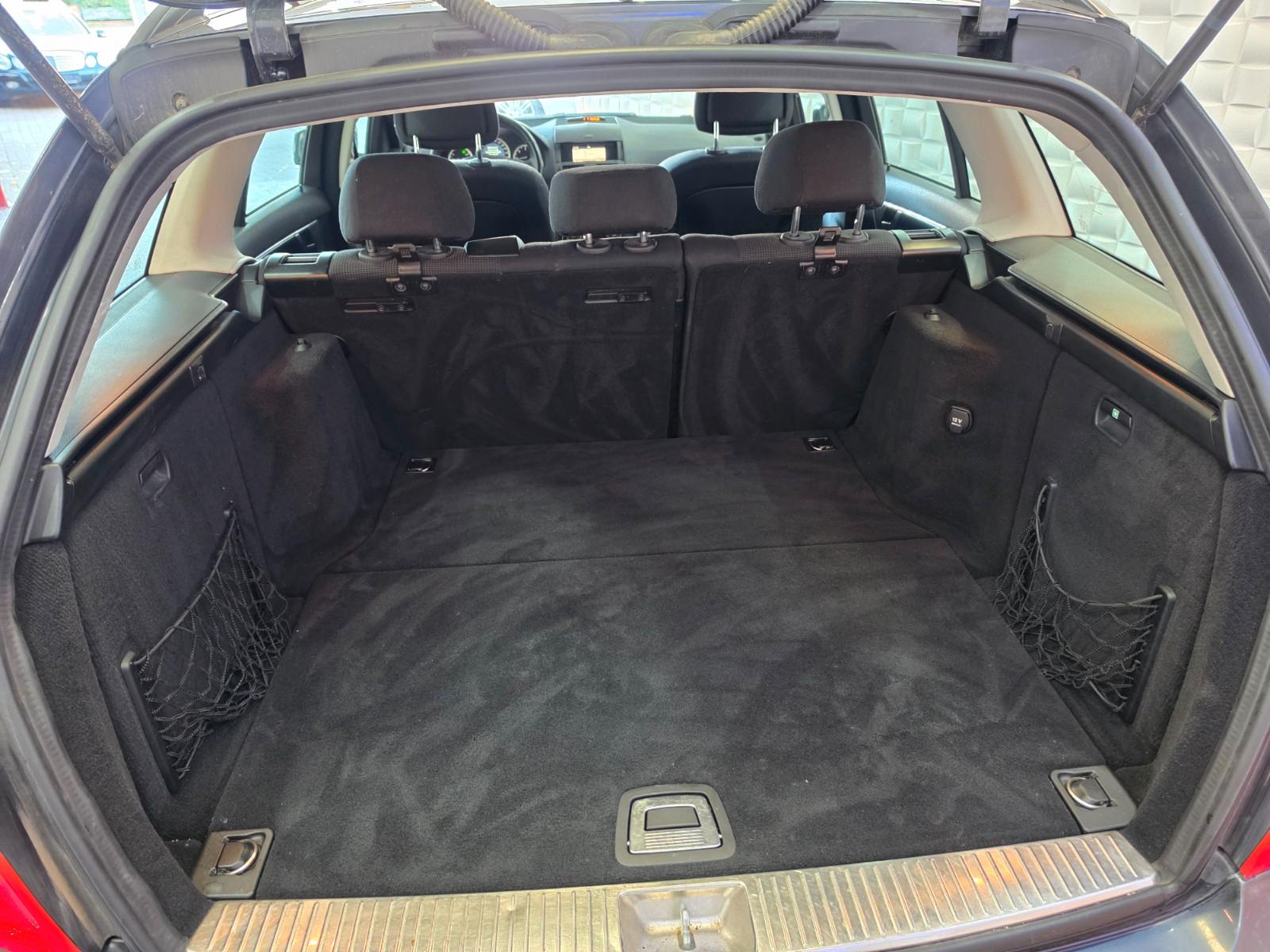 Mercedes-Benz C200 2010 — photo 11