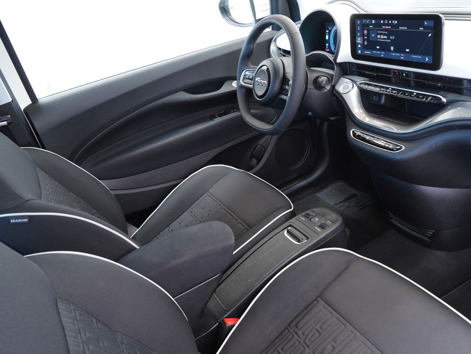 Fahrzeugabbildung Fiat 500e 87KW/42kWh/DC-LADEN/CARPLAY/DAB/SOH
