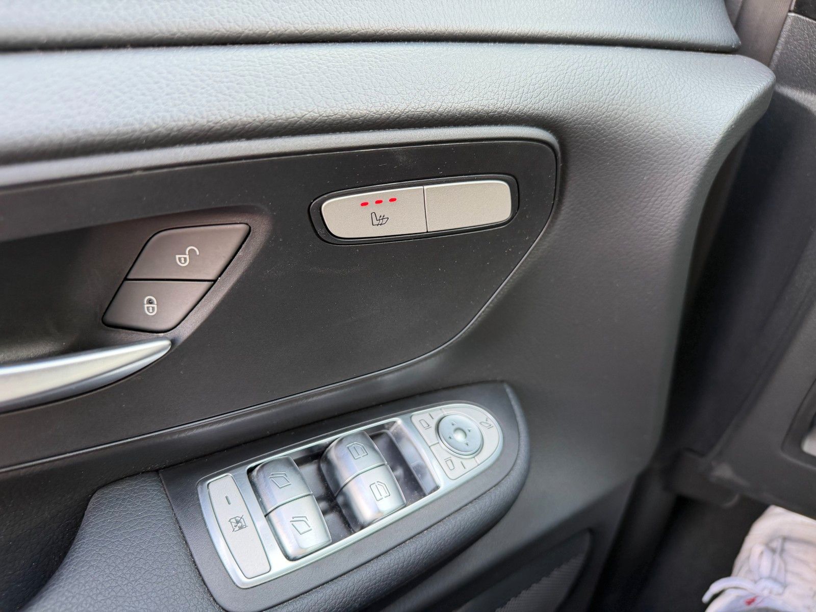 Fahrzeugabbildung Mercedes-Benz V 250 d 4MATIC DISTRONIC 360Kamera 7Sitze