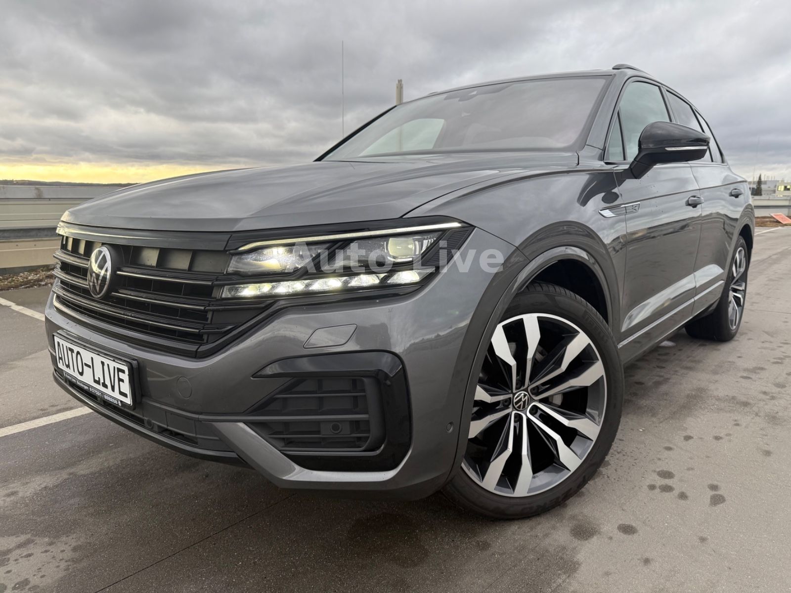 VW Touareg 3.0 TDI*R LINE*BlackS*PAN*MATRI*LUFT*VOL