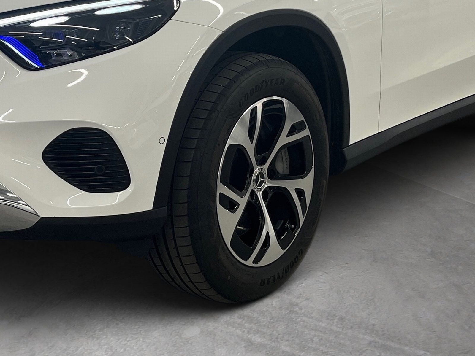 Fahrzeugabbildung Mercedes-Benz GLC 300 de 4M Avantgarde*AHK*Distronic*Pano*360*