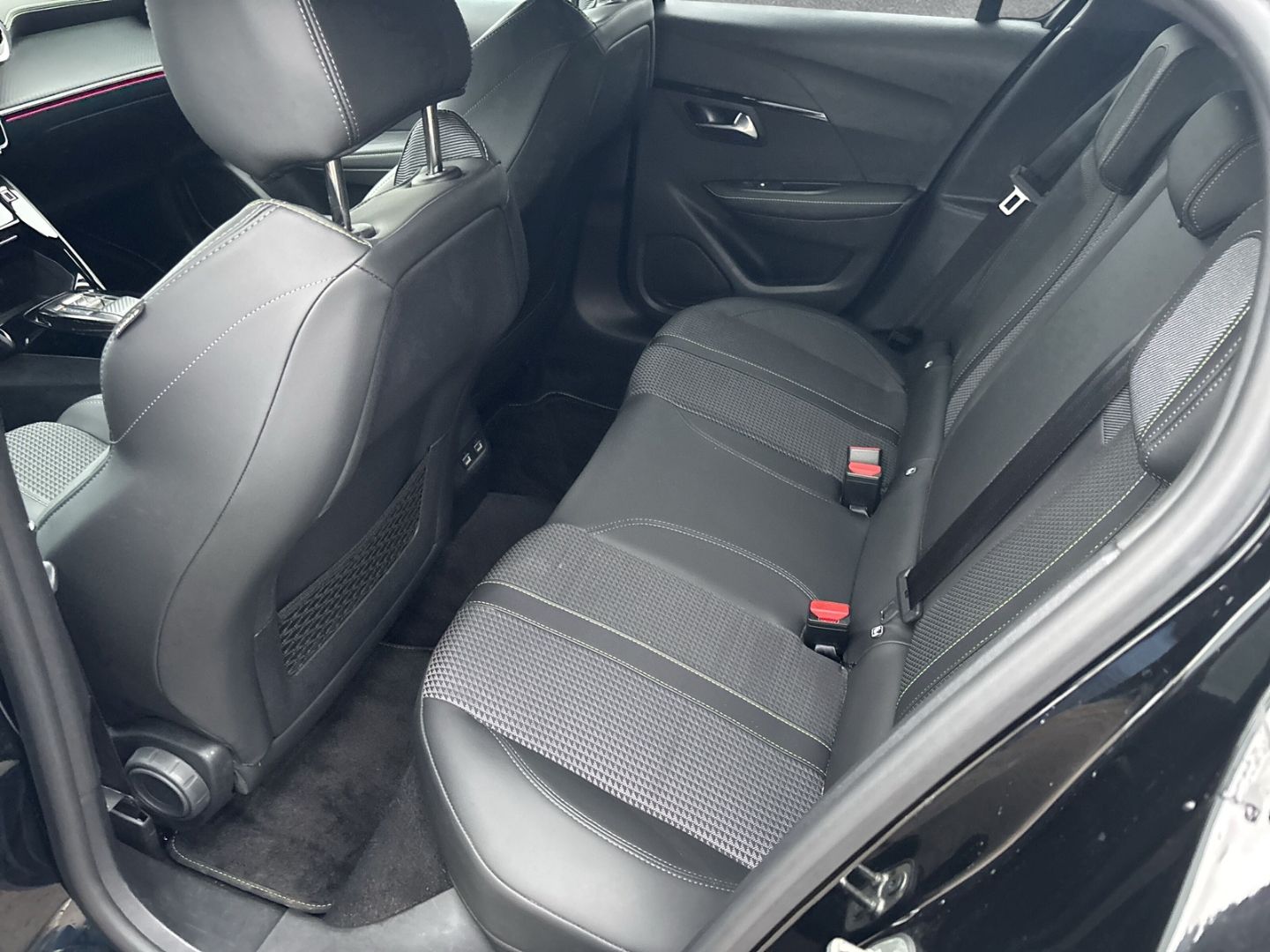Fahrzeugabbildung Peugeot 208 e- GT Elektromotor 136