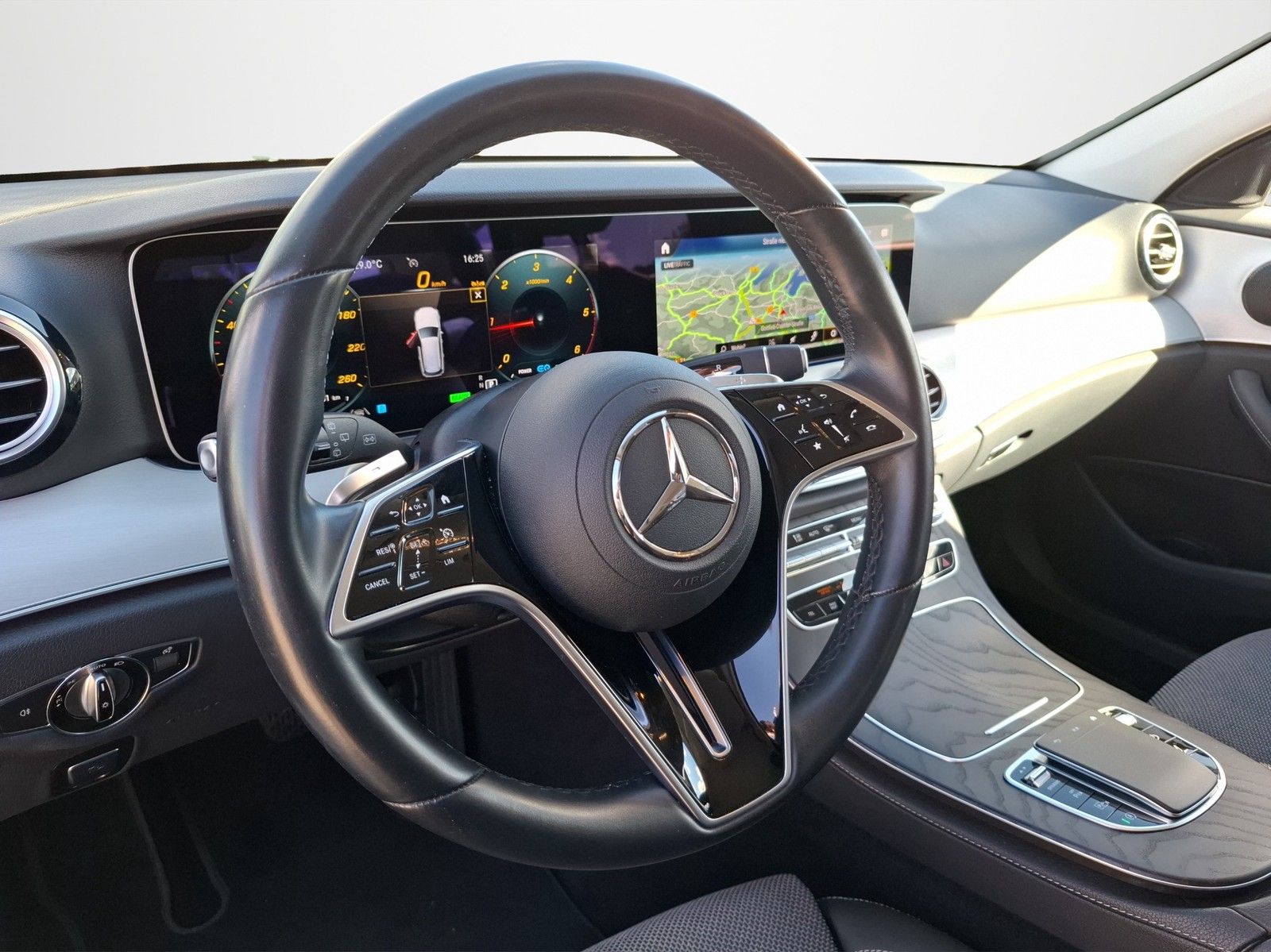 MERCEDES-BENZ E 220 d T Avantgarde AUTOMATIK / LED / AHK / NAV - Image 11