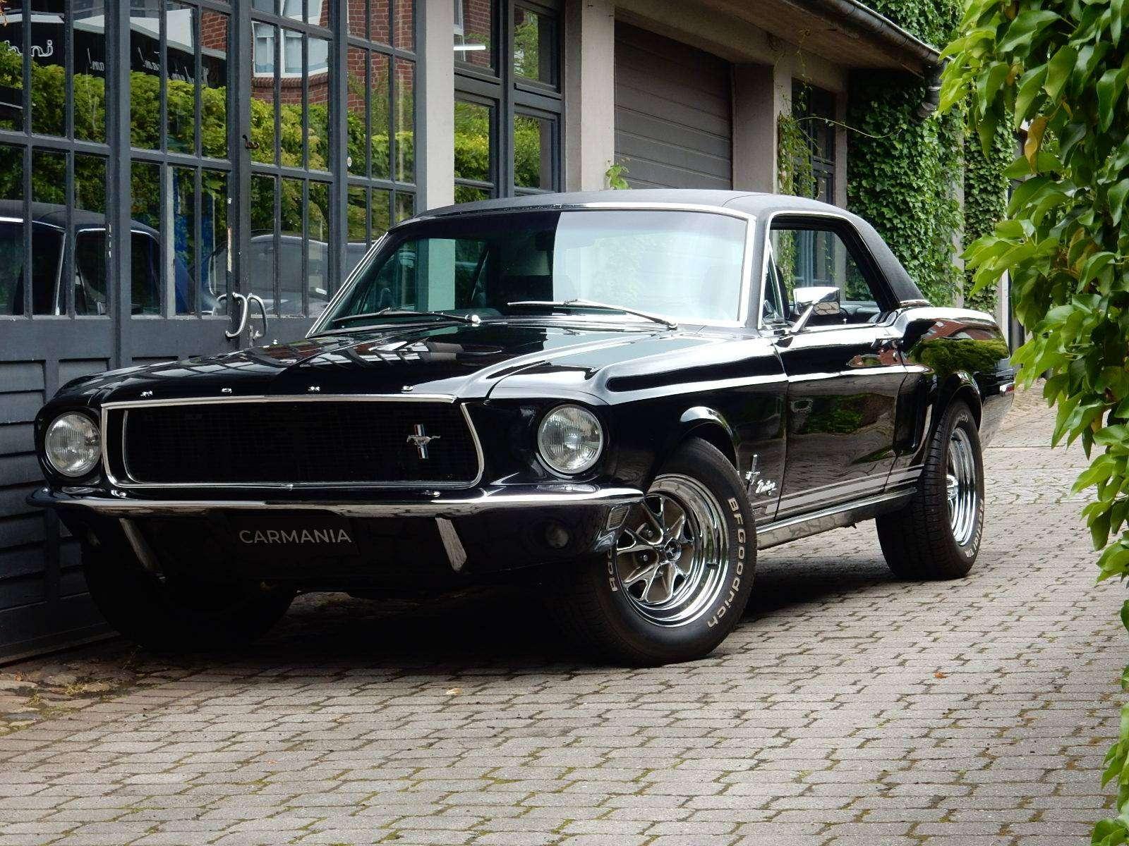 Ford Mustang Coupe