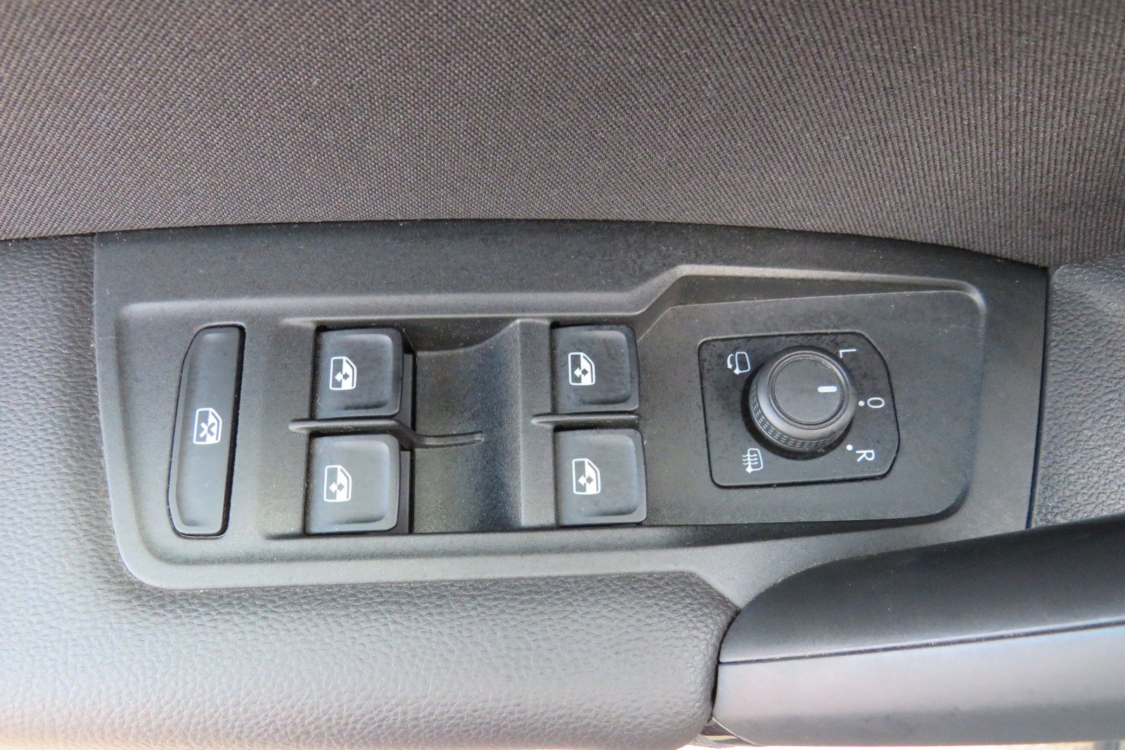 Fahrzeugabbildung Volkswagen Tiguan Life DSG AHK KAMERA ACC PDC SITZH. NAVI 1