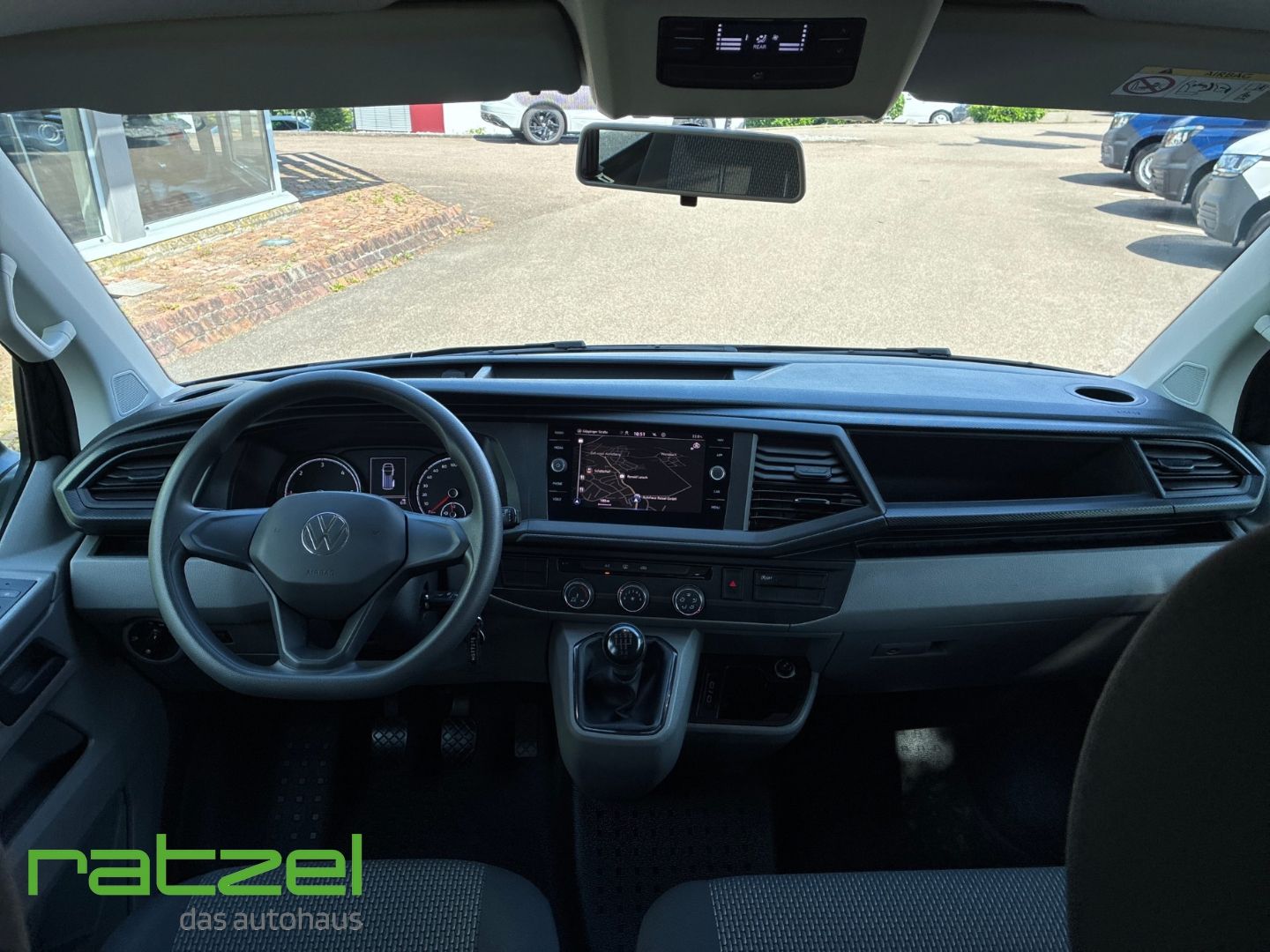 Fahrzeugabbildung Volkswagen T6.1 Kombi LR 2.0 TDI AHK Navi Apple CarPlay And