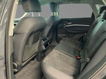 Audi Q8 e-tron - 8