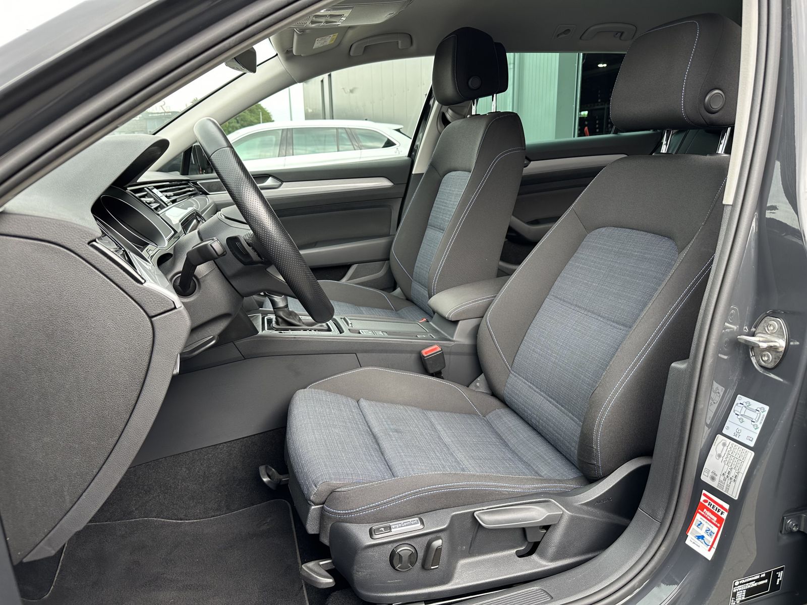 Fahrzeugabbildung Volkswagen Passat Variant 1.4 TSI DSG GTE NAV+LED+ACC+KAM