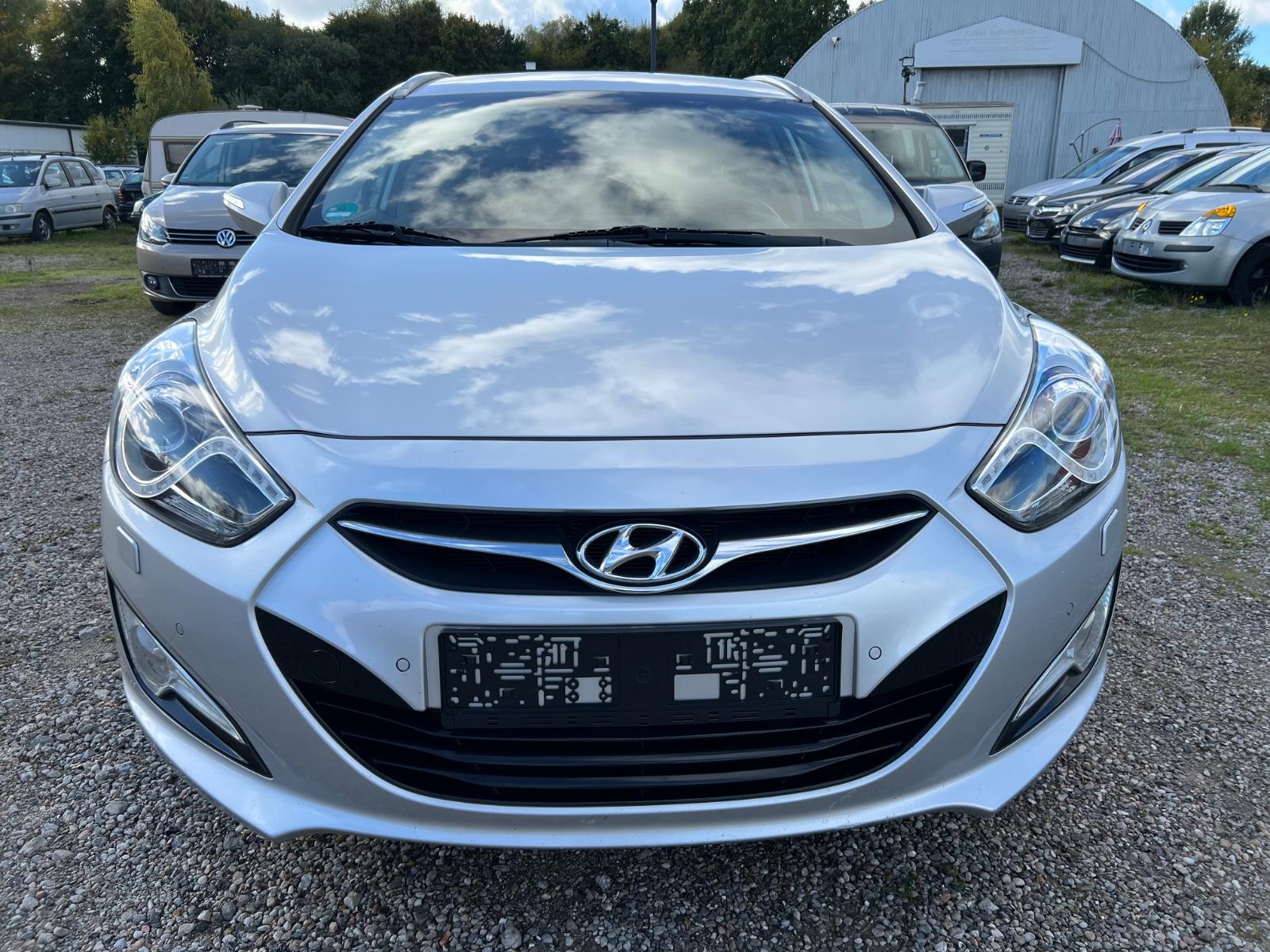 Hyundai i40 2013 — rear view