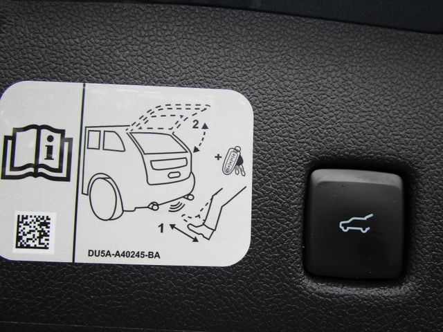 Kuga Titanium/LED/ACC/RFK/Key Free/TWA