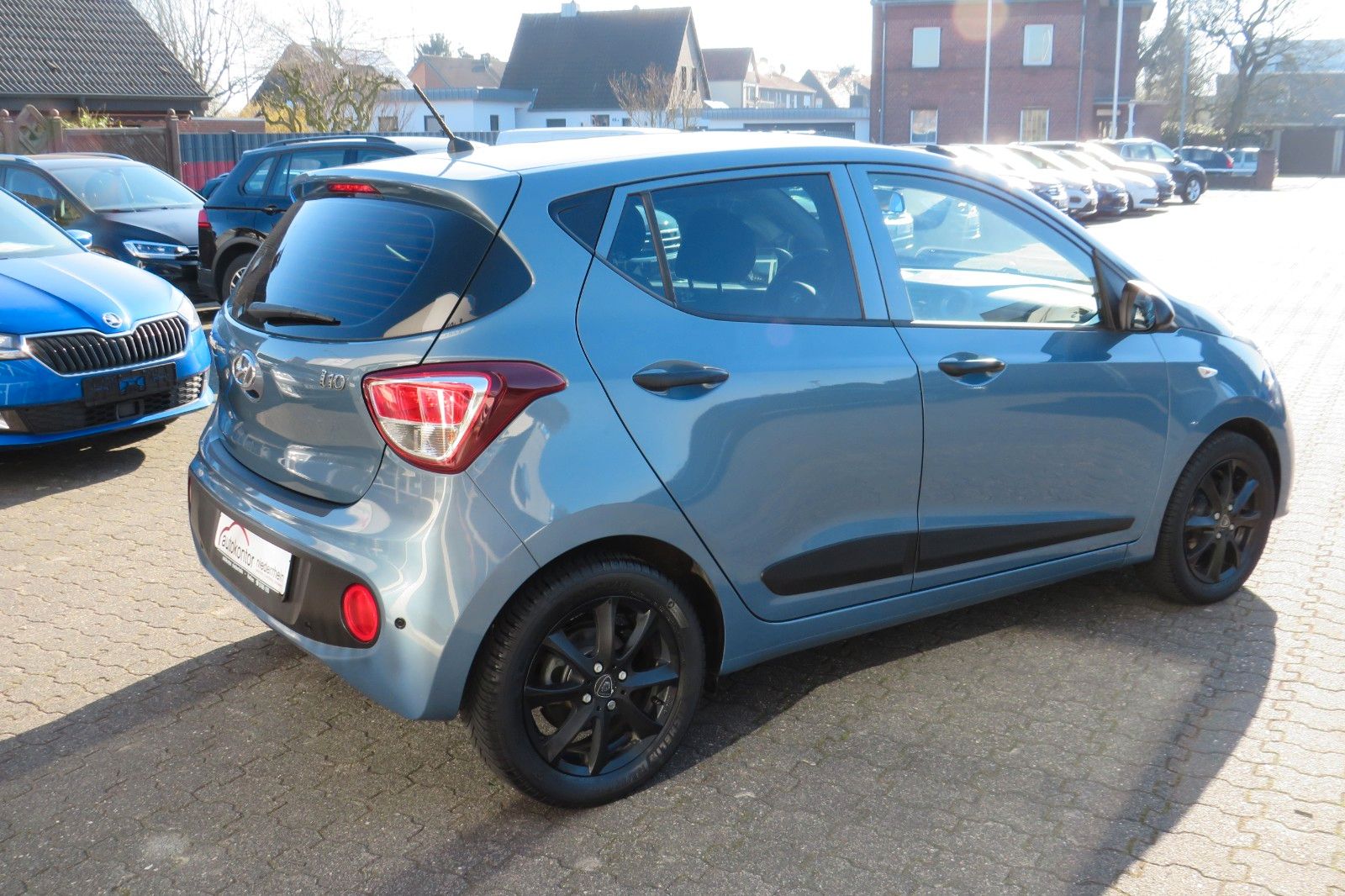 Fahrzeugabbildung Hyundai i10 4-TÜREN KLIMA PDC ALU SCHECKHEFT