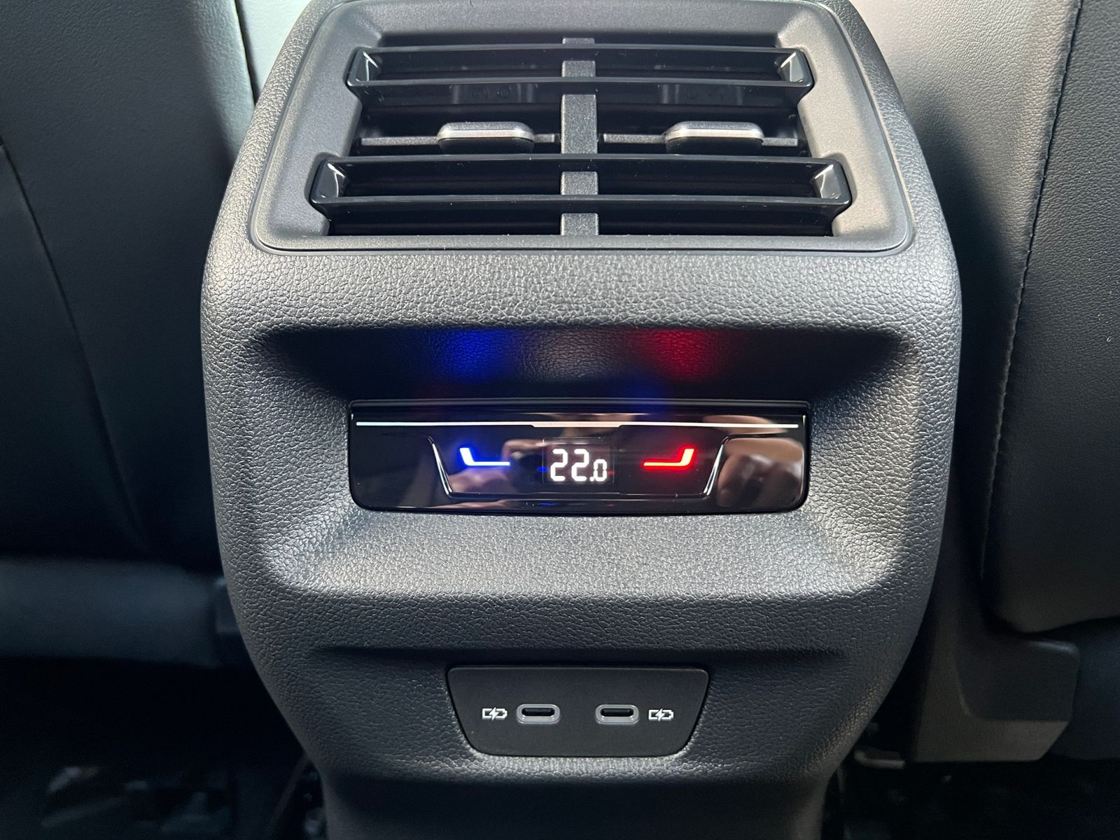 Fahrzeugabbildung Volkswagen Tayron R-Line 2.0 TDI DSG 4MOTION *Panorama, Bla