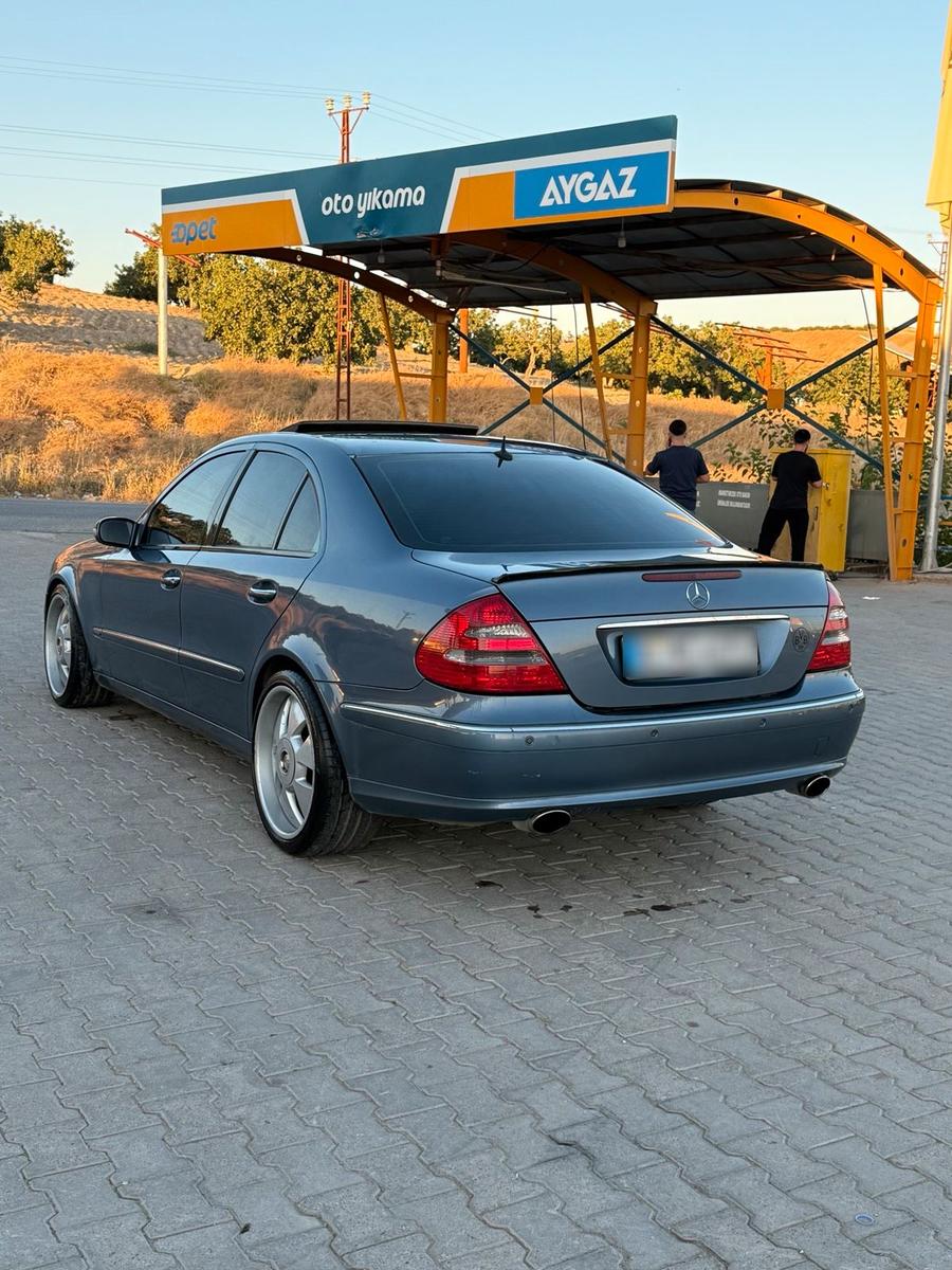 Mercedes-Benz E 320