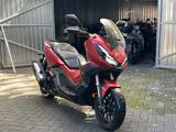 Honda ADV 350 Matt Rot/wenig Kilomer - HONDA ADV350