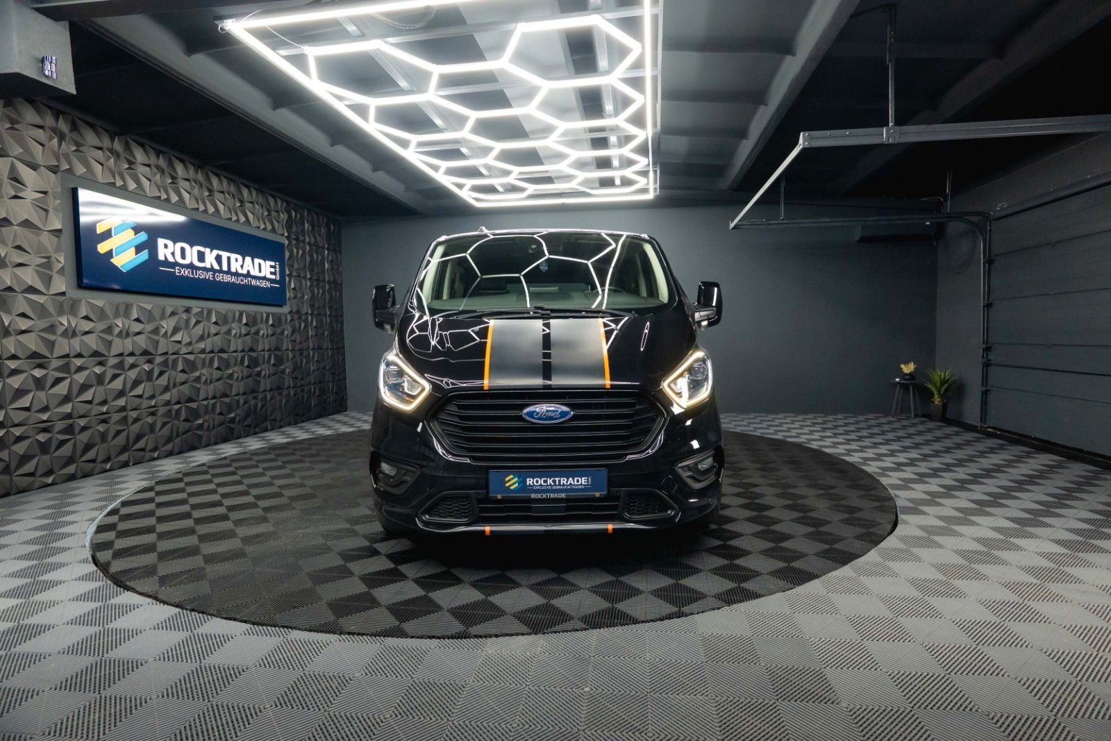 Fahrzeugabbildung Ford Tourneo Custom 320 L2 Sport | 8Sitze | ACC | LED