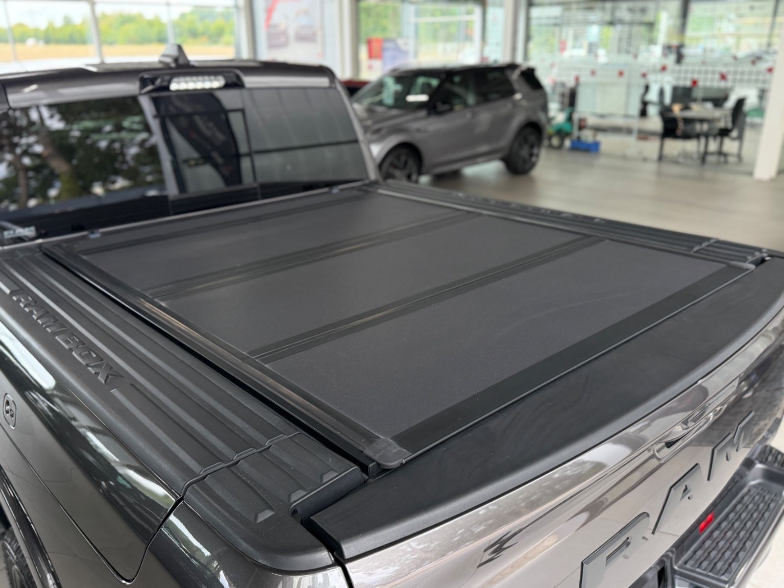Fahrzeugabbildung Dodge RAM 1500 5,7 Laramie NIGHT LPG Luft RamBox