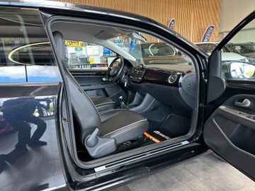 MYAUTOCENTER – Gebraucht- und Jahreswagen mit Werkstattservice in Pfaffenhofen Volkswagen up! black up! *Sitzh.*Navi*Klima*TÜV0428*