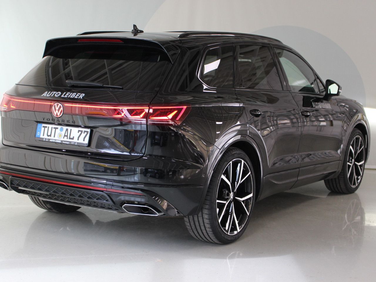 Fahrzeugabbildung Volkswagen Touareg 3,0 TDI SCR 4M R-LINE/AHK/Pano/St.Hz.