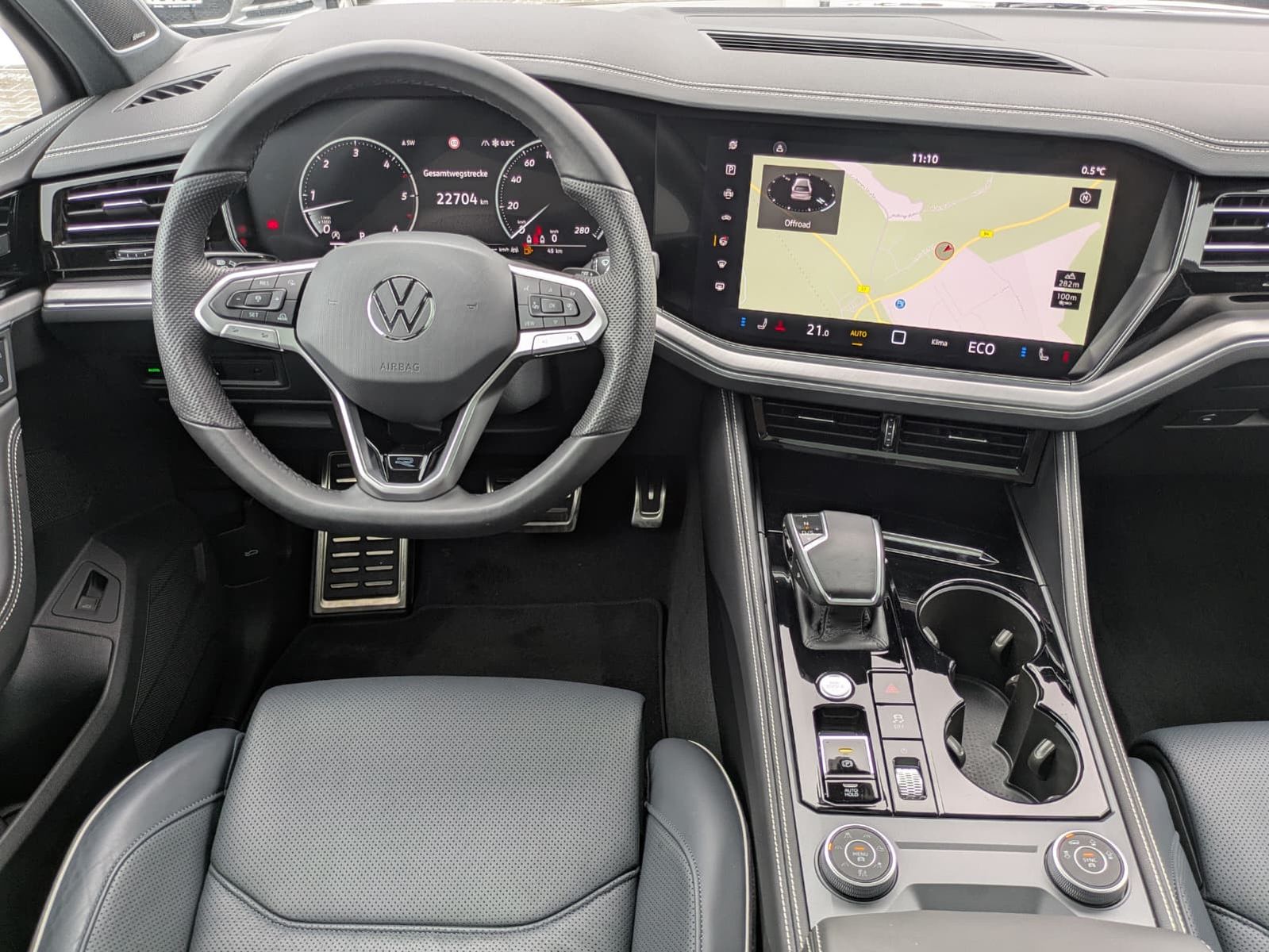 Fahrzeugabbildung Volkswagen Touareg 3.0TDI 4M R-Line VOLL Black 22" UPE 114T