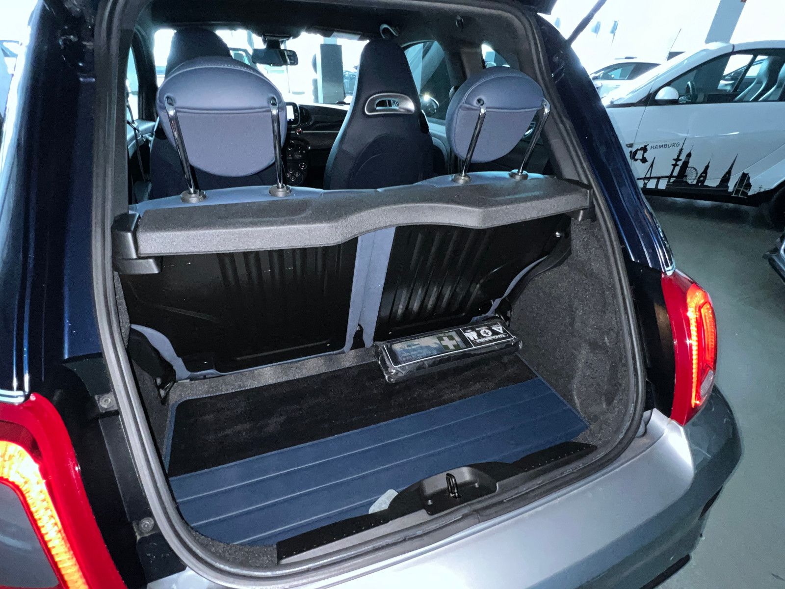 Fahrzeugabbildung Abarth 695 Rivale 175th Anniversary CARBON AKRAPOVIC