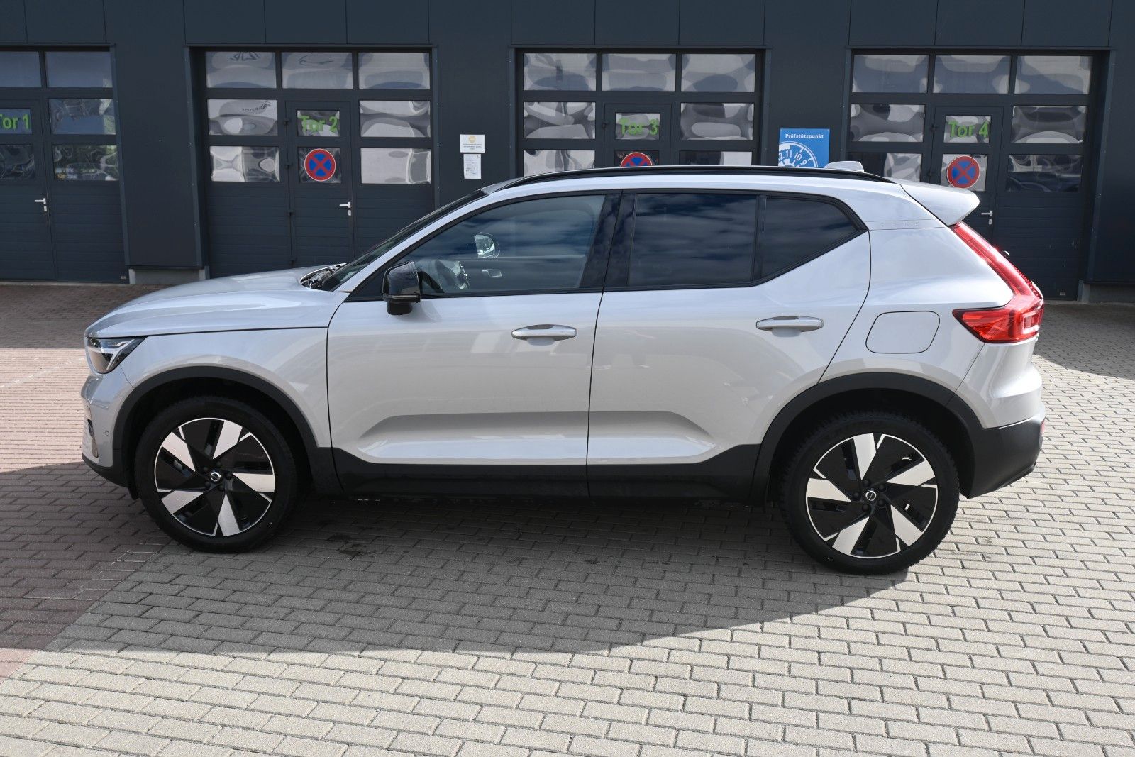 Fahrzeugabbildung Volvo XC40 BEV Ultimate Extend.Range*PANO*RW 565KM*