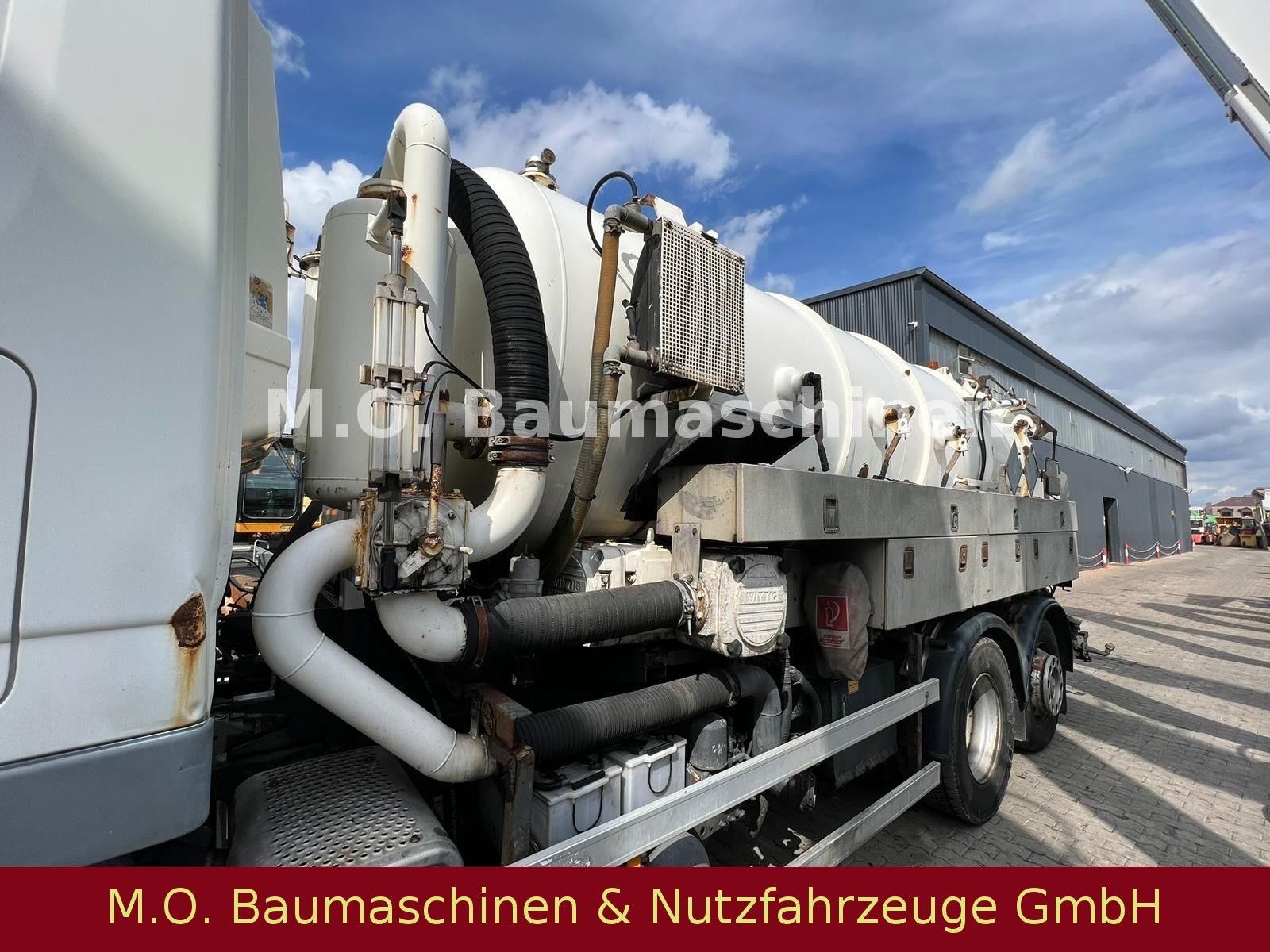 Fahrzeugabbildung Mercedes-Benz Actros 2541 / Saug- & Spühlwagen / 14.000 L /ADR