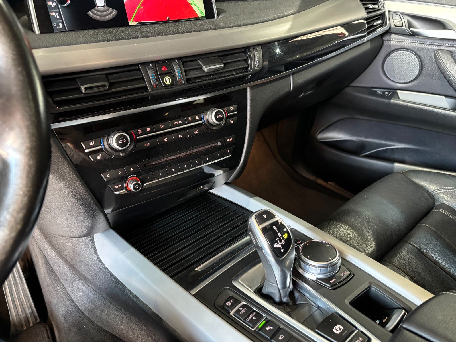 Fahrzeugabbildung BMW X5 xDrive40d *M-Paket*HUD*Pano*Harman-Kardon*KAM