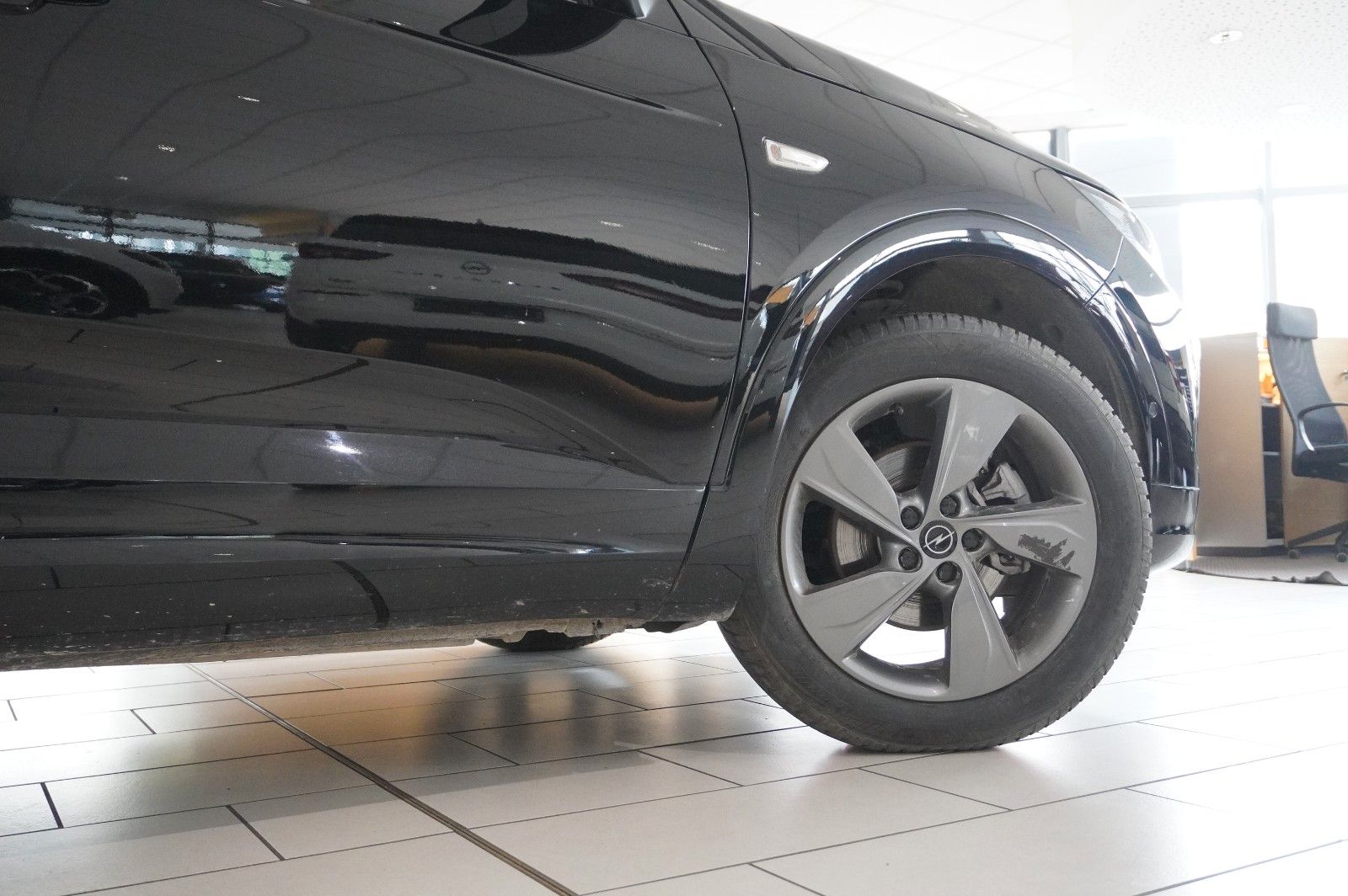 Fahrzeugabbildung Opel Grandland (X) 1.2T GS LINE NAVI/LED/KAMERA/SPORT