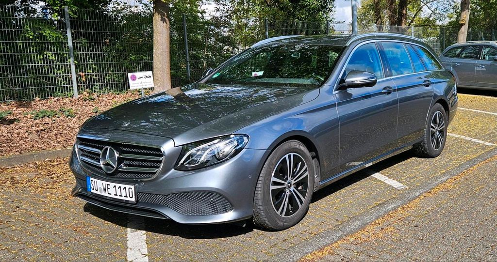 Image of Mercedes-Benz E 200