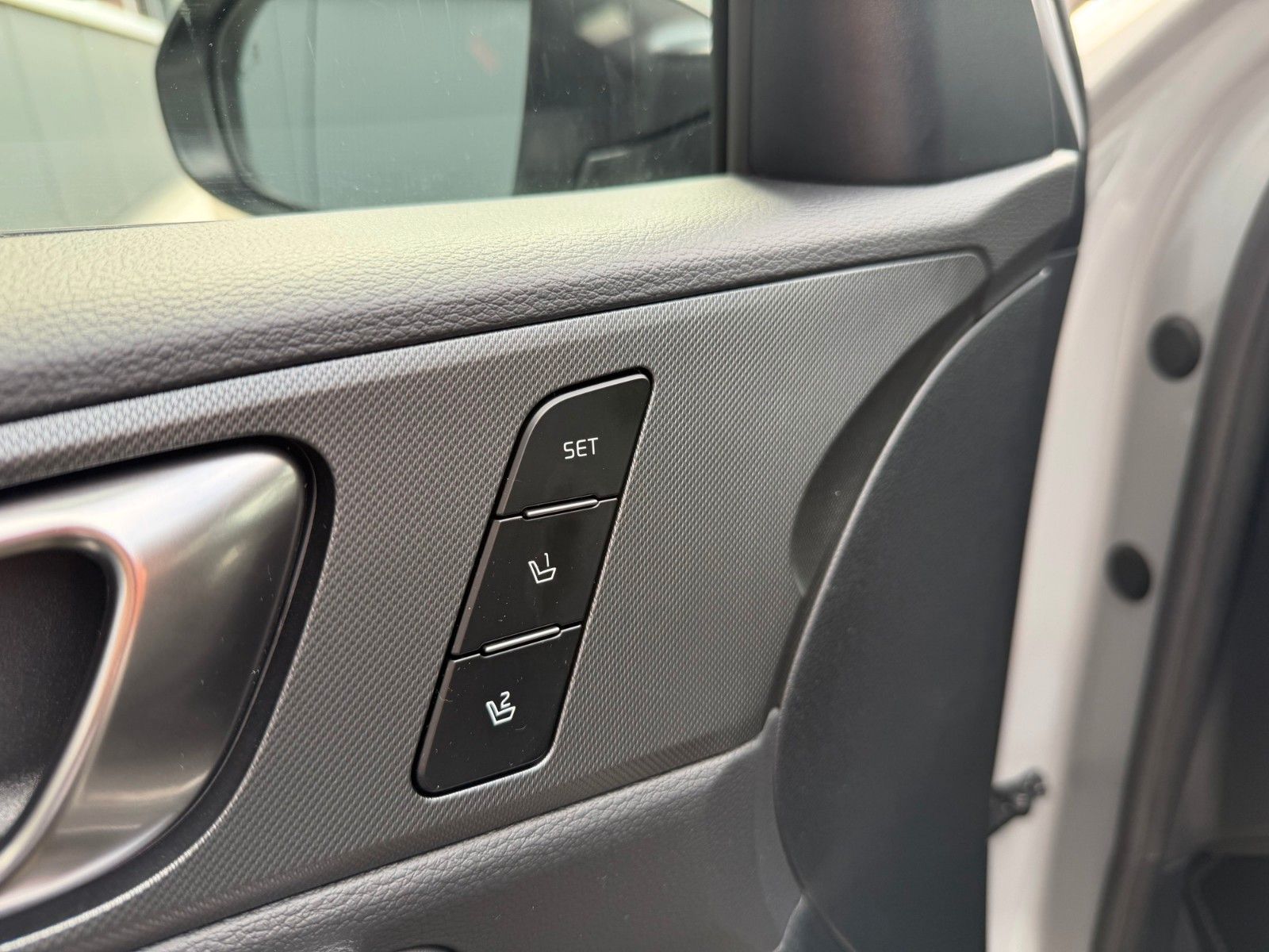 Fahrzeugabbildung Kia XCeed 1.6T 180 DCT SPIRIT SD SITZ ADV