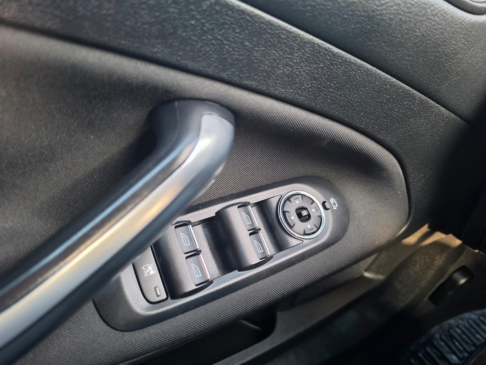 Ford Mondeo 2011 — photo 16